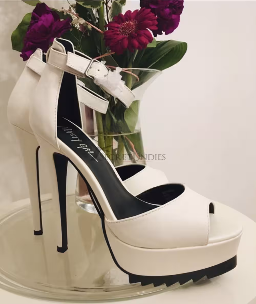Nasty Gal Heel, Peep Toes, Plateau, weiß, schwarz
