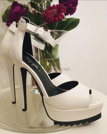 Nasty Gal Heel, Peep Toes, Plateau, weiß, schwarz