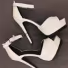 Nasty Gal Heel, Peep Toes, Plateau, weiß, schwarz