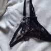 Heißer schwarzer Tanga, mit Spitze und netten Details