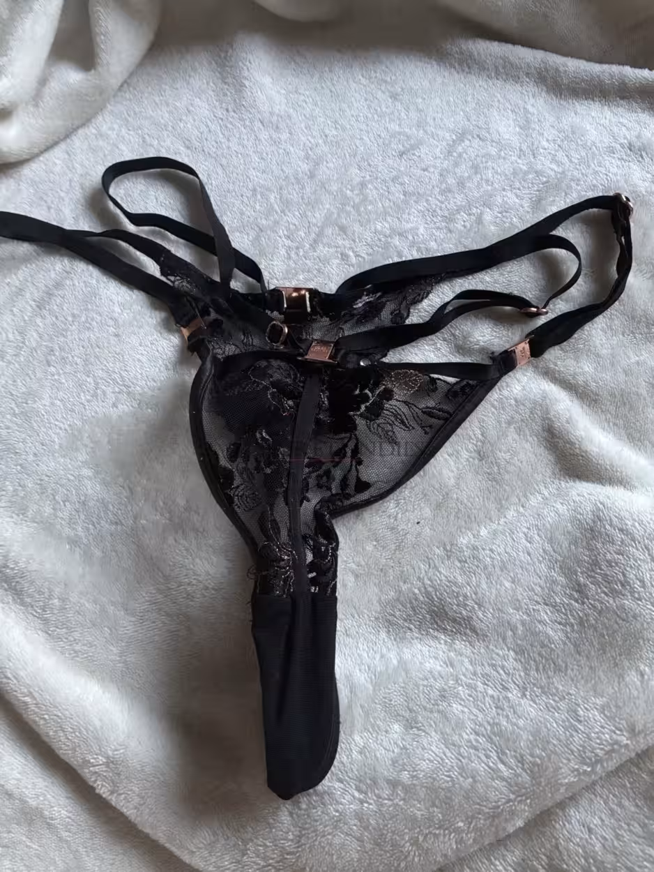 SEXY SCHWARZER TANGA – Bild 3