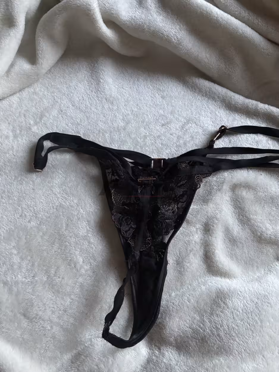 SEXY SCHWARZER TANGA – Bild 2