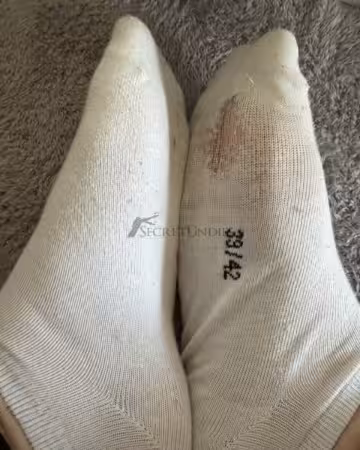 Kategorie getragene Jeans & Hosen kaufen 27 schmutzige weiße Sneaker Socke