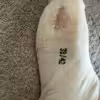 schmutzige weiße Sneaker Socke
