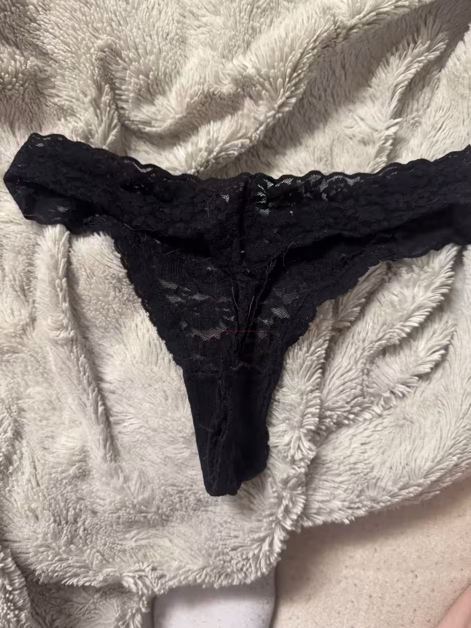 Sexy schwarzer Spitzentanga – Bild 2