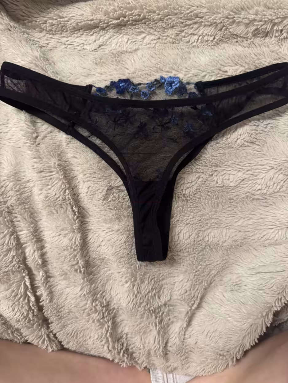 Sexy Schwarzer Tanga mit blauen Details 🦋 – Bild 3