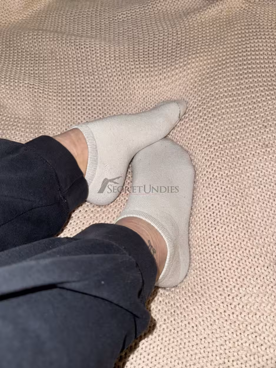 white basic socks worn a full day – Bild 2