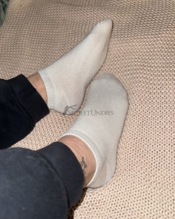 white basic socks worn a full day