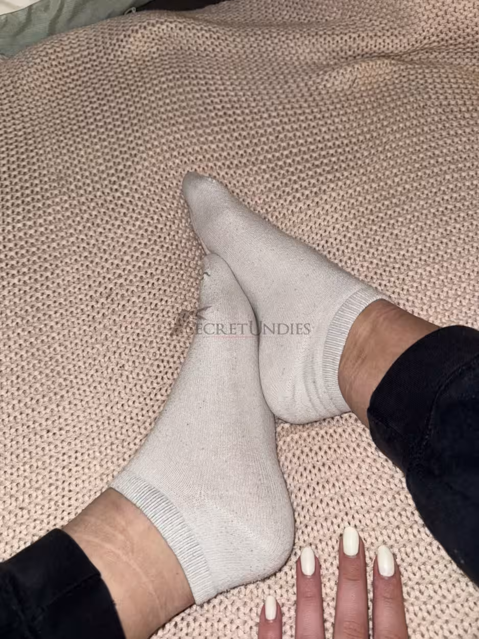 white basic socks worn a full day – Bild 3