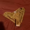 Goldener samtiger Slip mit Spitze, 3 Tage getragen