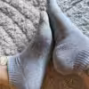 Grau-blaue Sneaker Socken 24h getragen im Gym