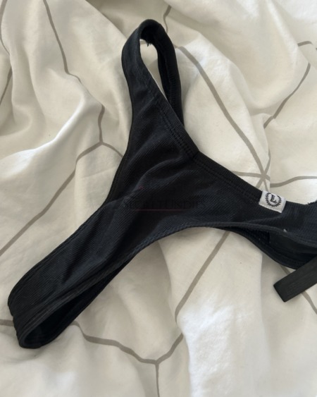Schwarzer getragener Tanga - 2 Tage