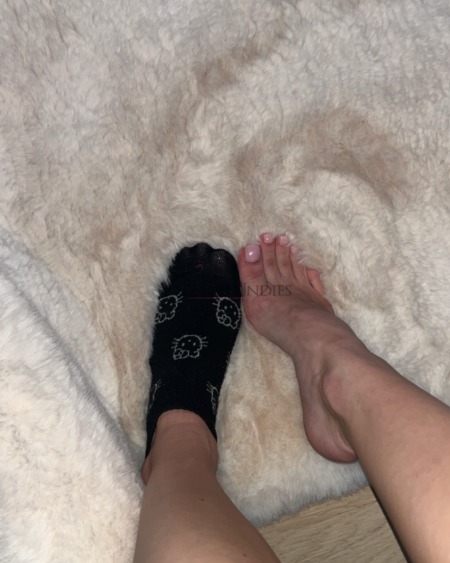 Getragene schwarze hellow kitty - socken