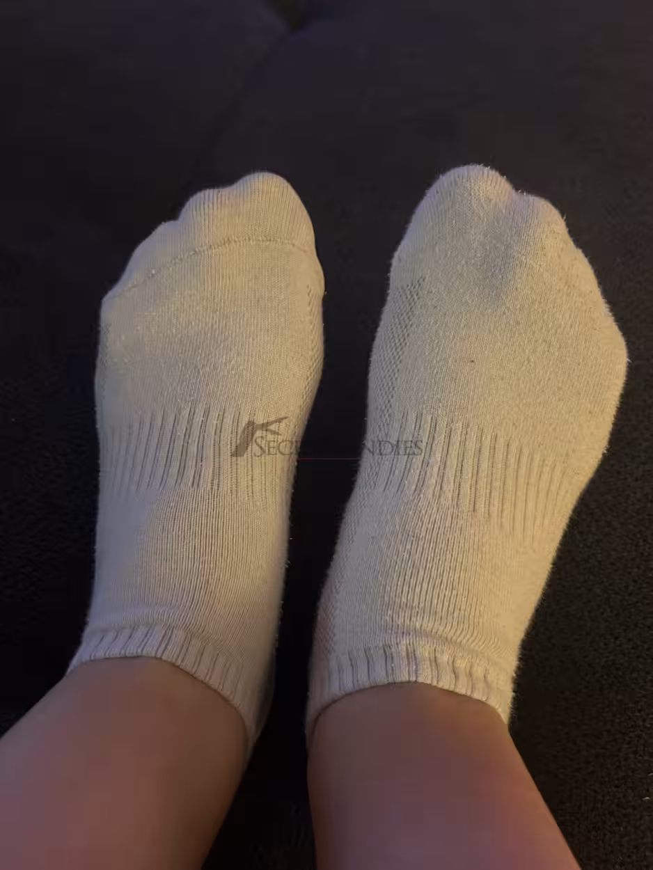 Weiße Sneakersocken 24 Std getragen – Bild 2