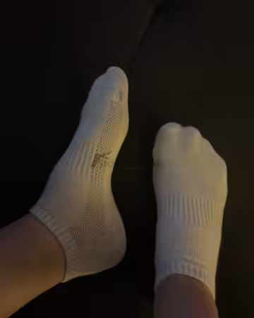Weiße Sneaker socks 24 Std getragen