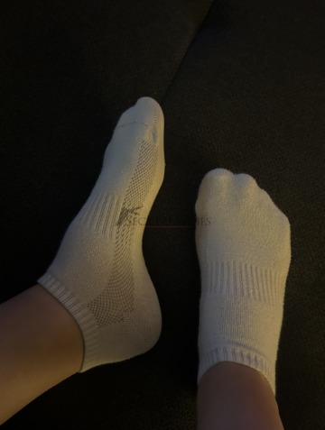 Weiße Sneakersocken 24 Std getragen