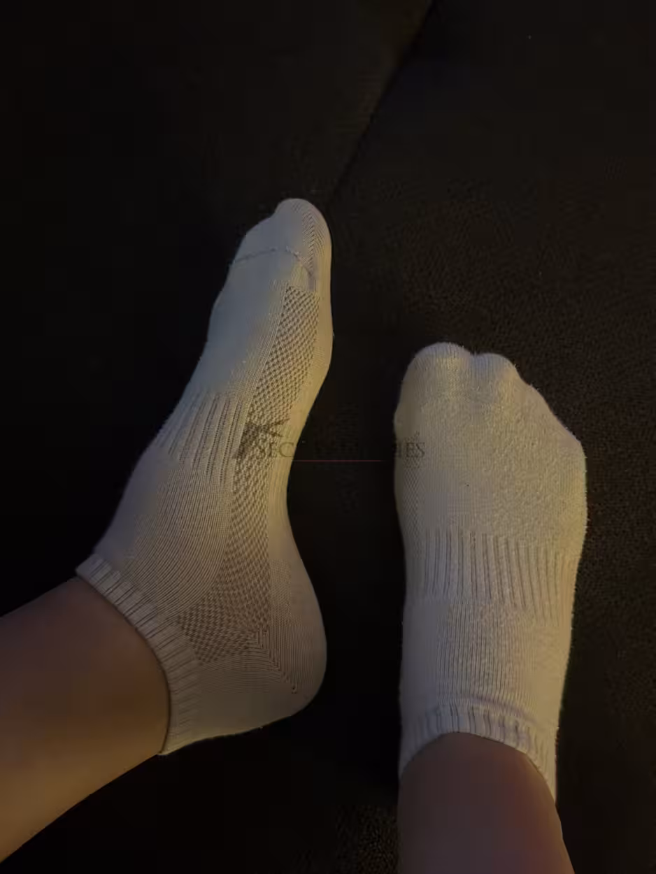 Weiße Sneakersocken 24 Std getragen