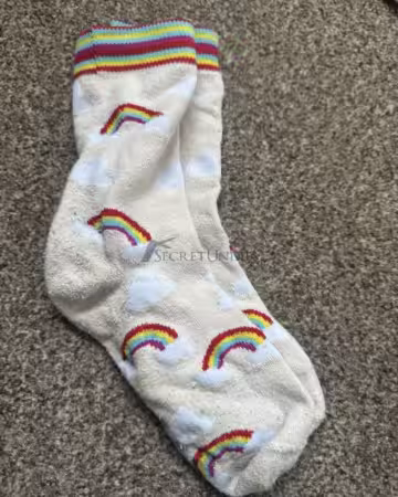 Getragene Socken mit süßen Regenbogen🌈✨