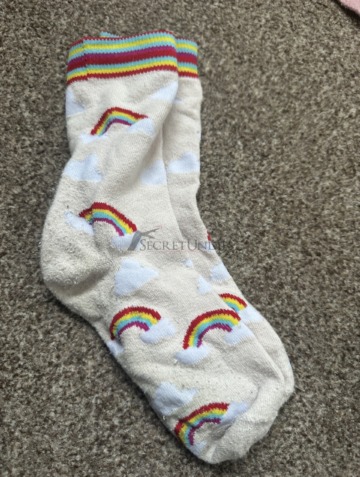 Getragene Socken mit süßen Regenbogen🌈✨