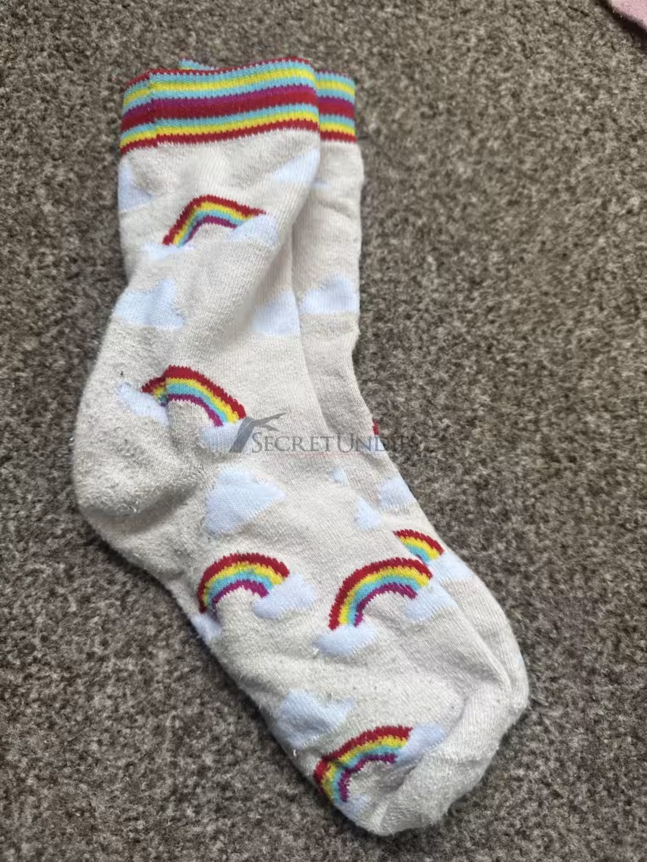 Getragene Socken mit süßen Regenbogen🌈✨