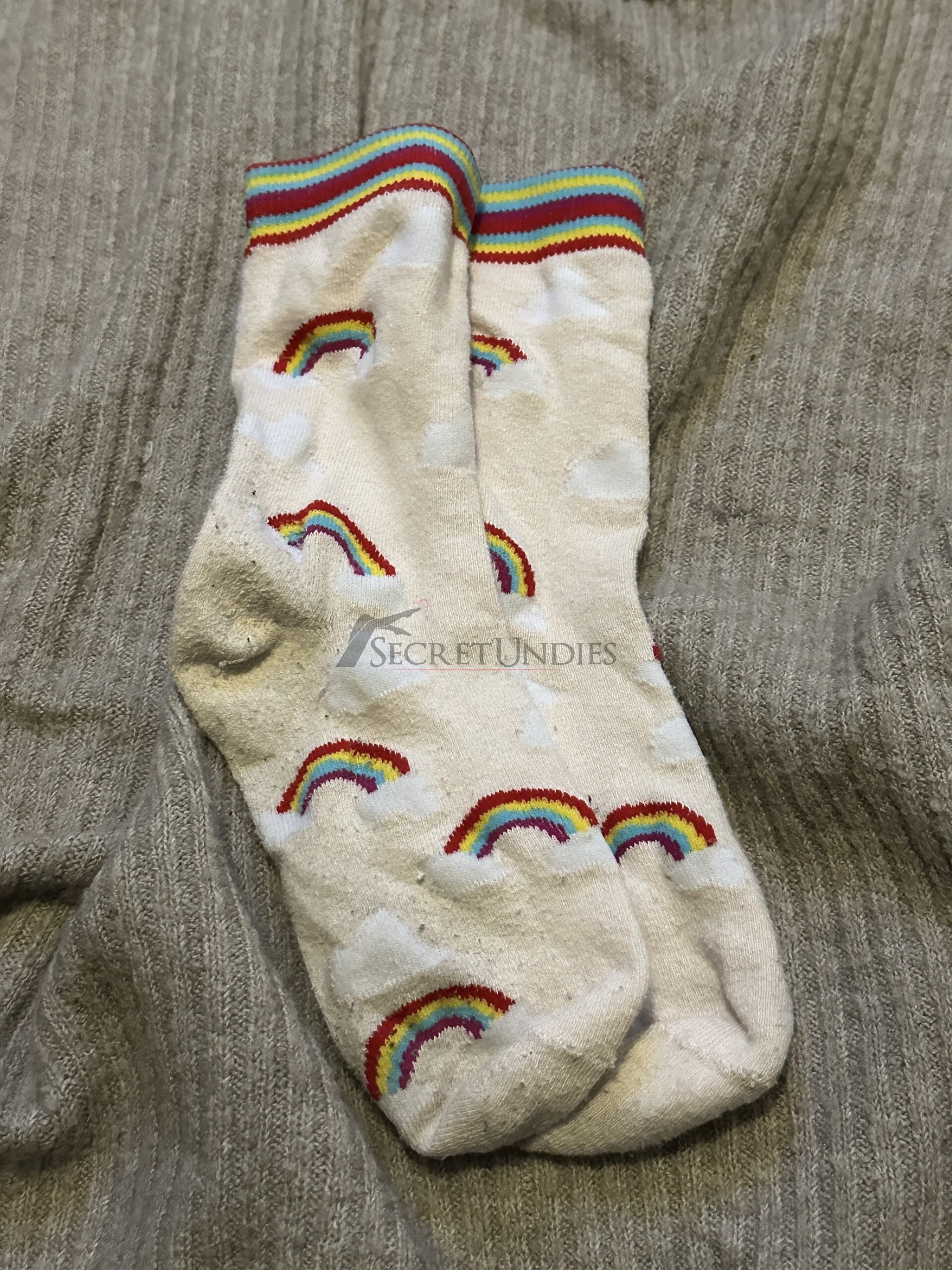 Getragene Socken mit süßen Regenbogen🌈✨ 2 Getragene Socken mit süßen Regenbogen🌈✨ – Bild 2