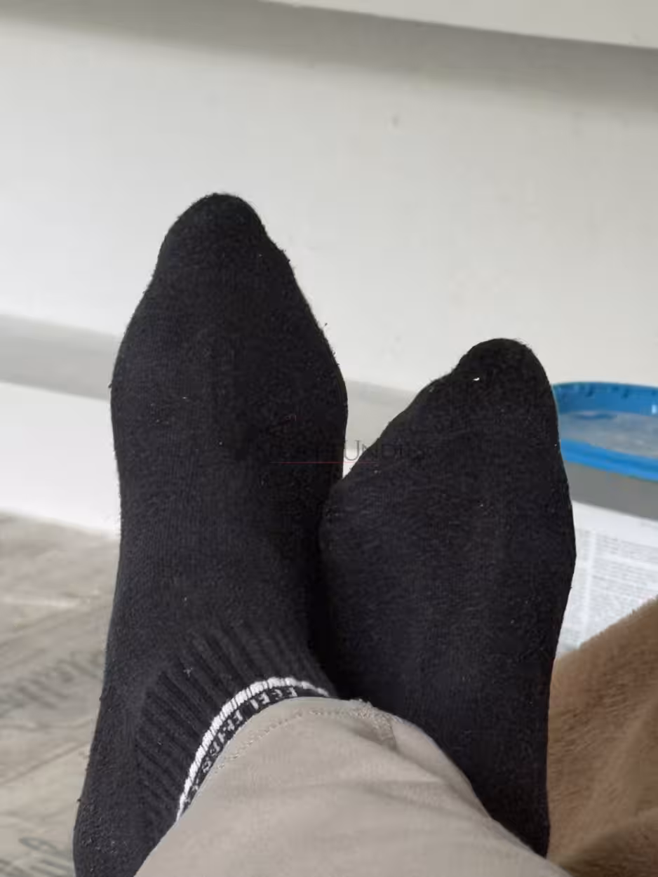 Schwarze Socken. 1 Tag lang getragen