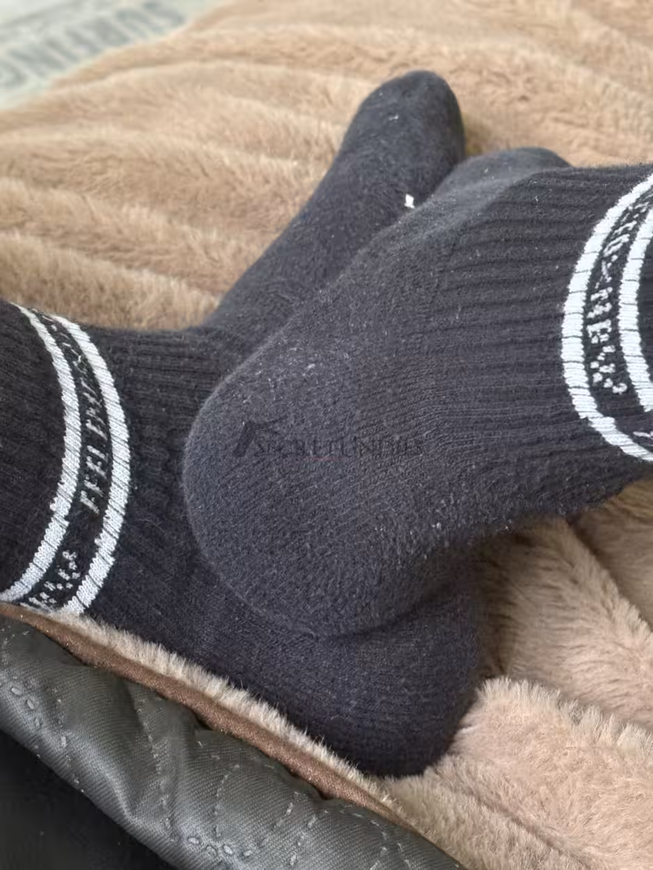 Schwarze Socken. 1 Tag lang getragen – Bild 3