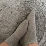 Getragene graue Socken