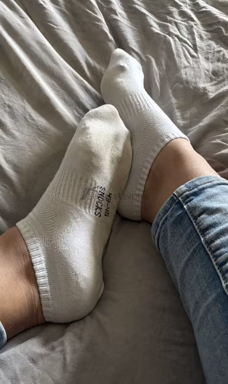 Weiße Sneaker-Socken aus meinem Alltag - frisch für dich getragen – Bild 3