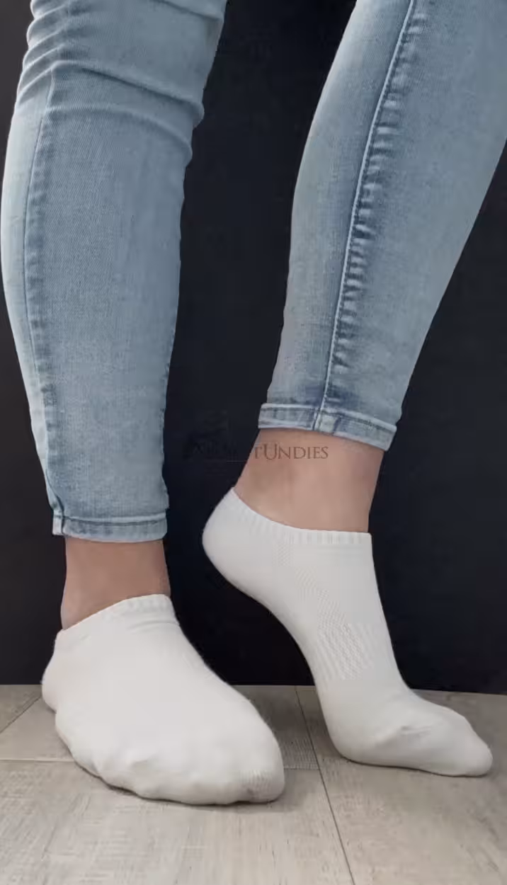 Weiße Sneaker-Socken aus meinem Alltag - frisch für dich getragen – Bild 2