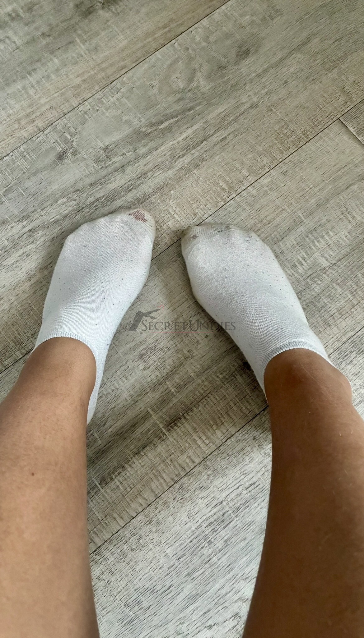 Used Sneakersocken - sehr intensiv riechend | 39-42 Damen | 2 Tage getragen | stark verschwitzt & kaputt getragen 1 Used Sneakersocken - sehr intensiv riechend | 39-42 Damen | 2 Tage getragen | stark verschwitzt & kaputt getragen