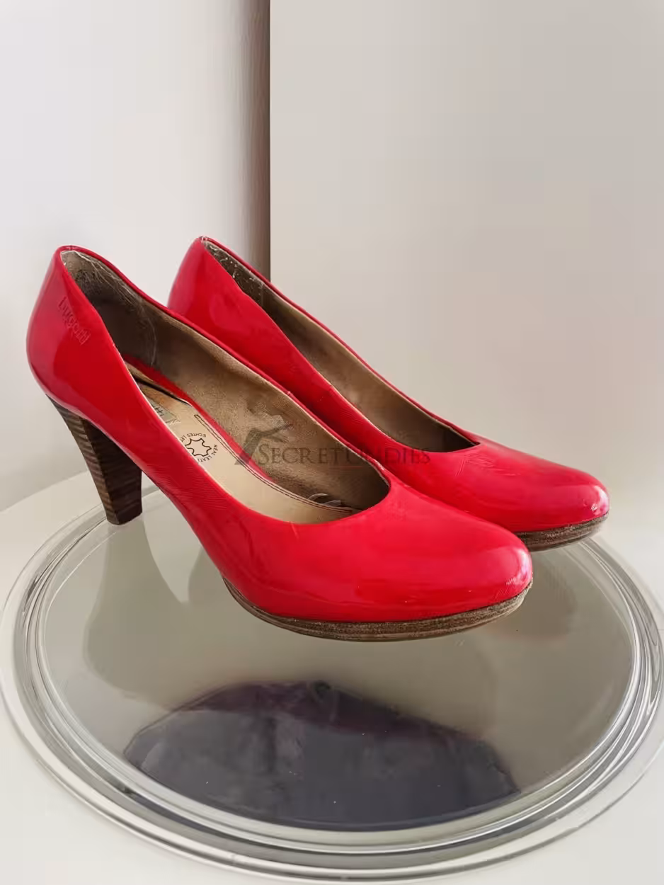 rote Pumps, getragen