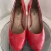 rote Pumps, getragen