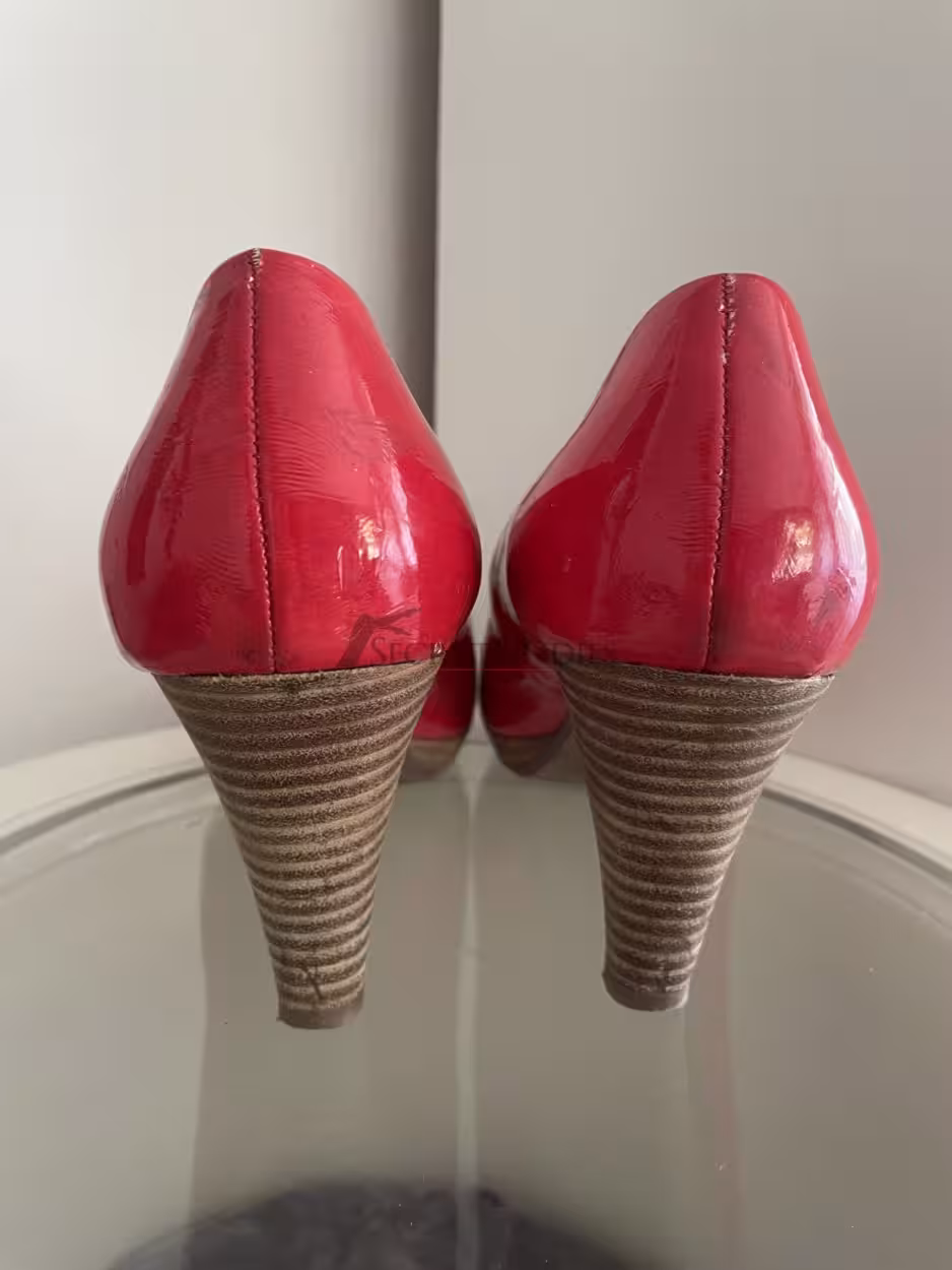 rote Pumps, getragen – Bild 4