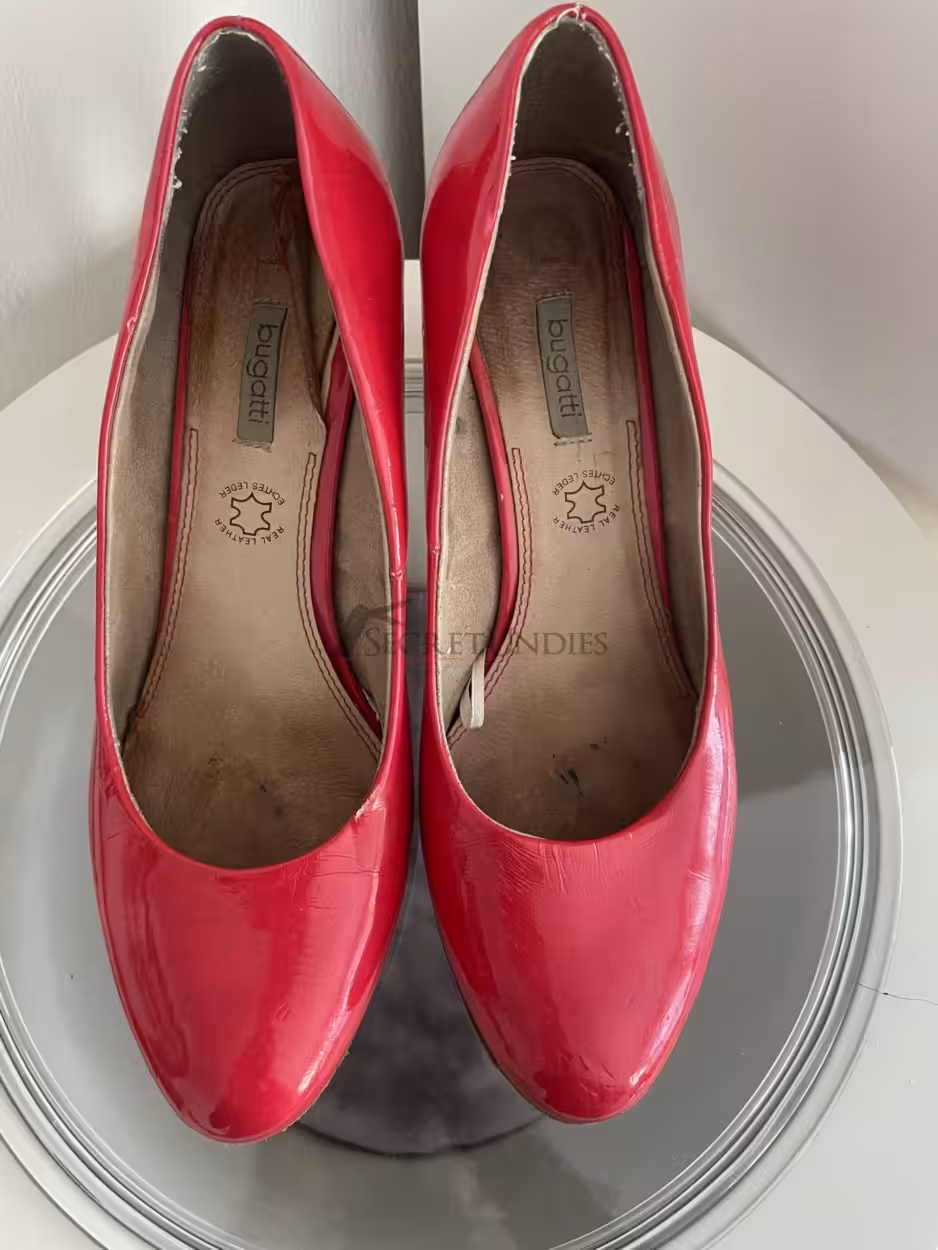 rote Pumps, getragen – Bild 7