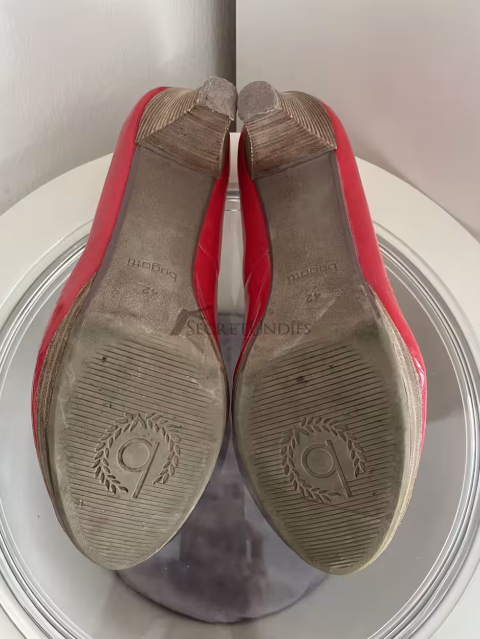 rote Pumps, getragen – Bild 8