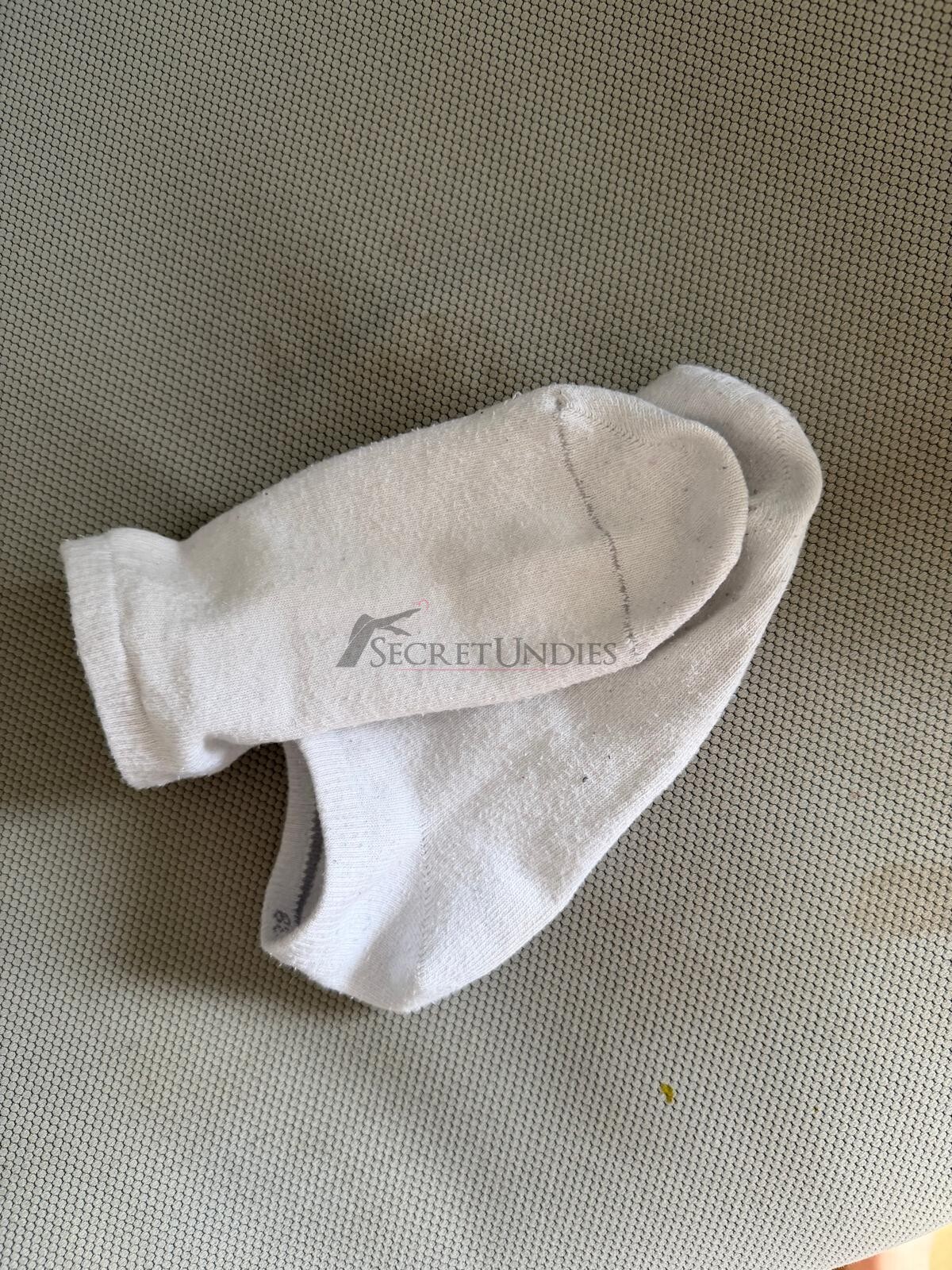 Weiße Sneacker Socken - werden auf Wunsch getragen ☺️ - Emma 2 Weiße Sneacker Socken - werden auf Wunsch getragen ☺️ - Emma – Bild 2