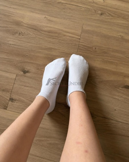 Weiße Sneacker Socken - werden auf Wunsch getragen ☺️ - Emma