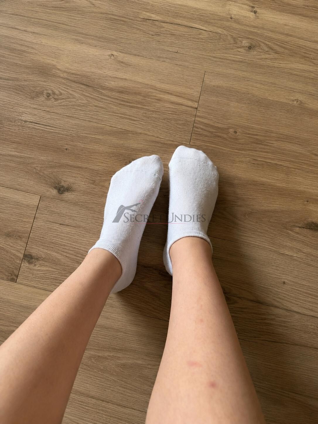 Weiße Sneacker Socken - werden auf Wunsch getragen ☺️ - Emma 1 Weiße Sneacker Socken - werden auf Wunsch getragen ☺️ - Emma
