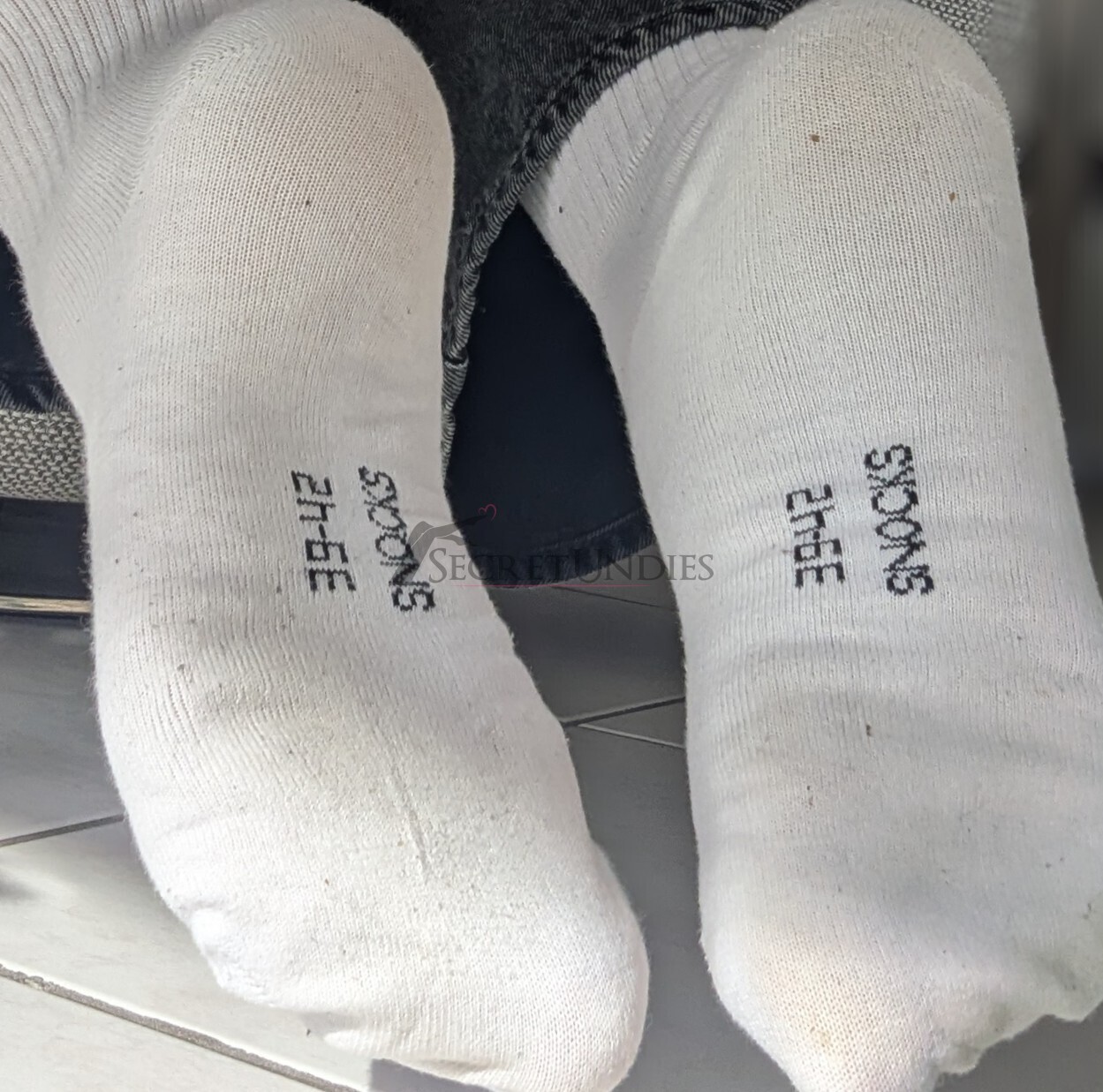 getragene Socken 2 getragene Socken – Bild 2