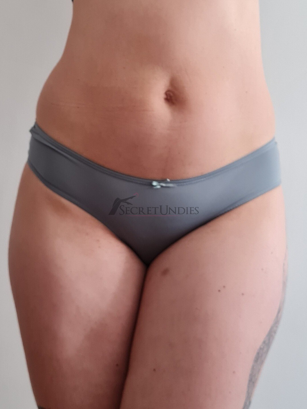 Cheeky Brazilian Slip 'Celine' beim Sport getragen Pastell Blau - Battle Tested 1 Cheeky Brazilian Slip 'Celine' beim Sport getragen Pastell Blau - Battle Tested