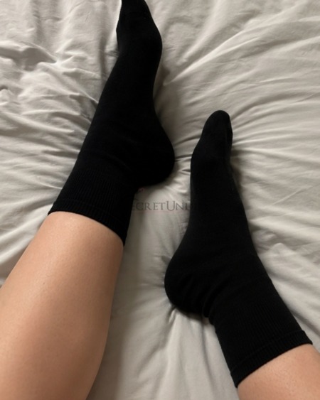 Getragene schwarze Socken – After-Shift-Note