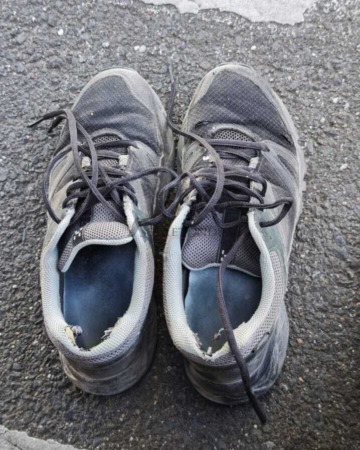 Viel getragene Wanderschuhe