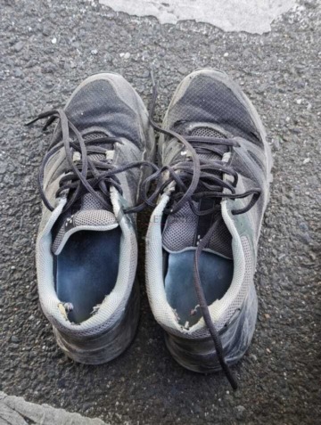 Viel getragene Wanderschuhe