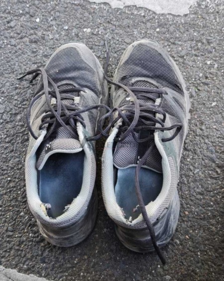 Viel getragene Wanderschuhe