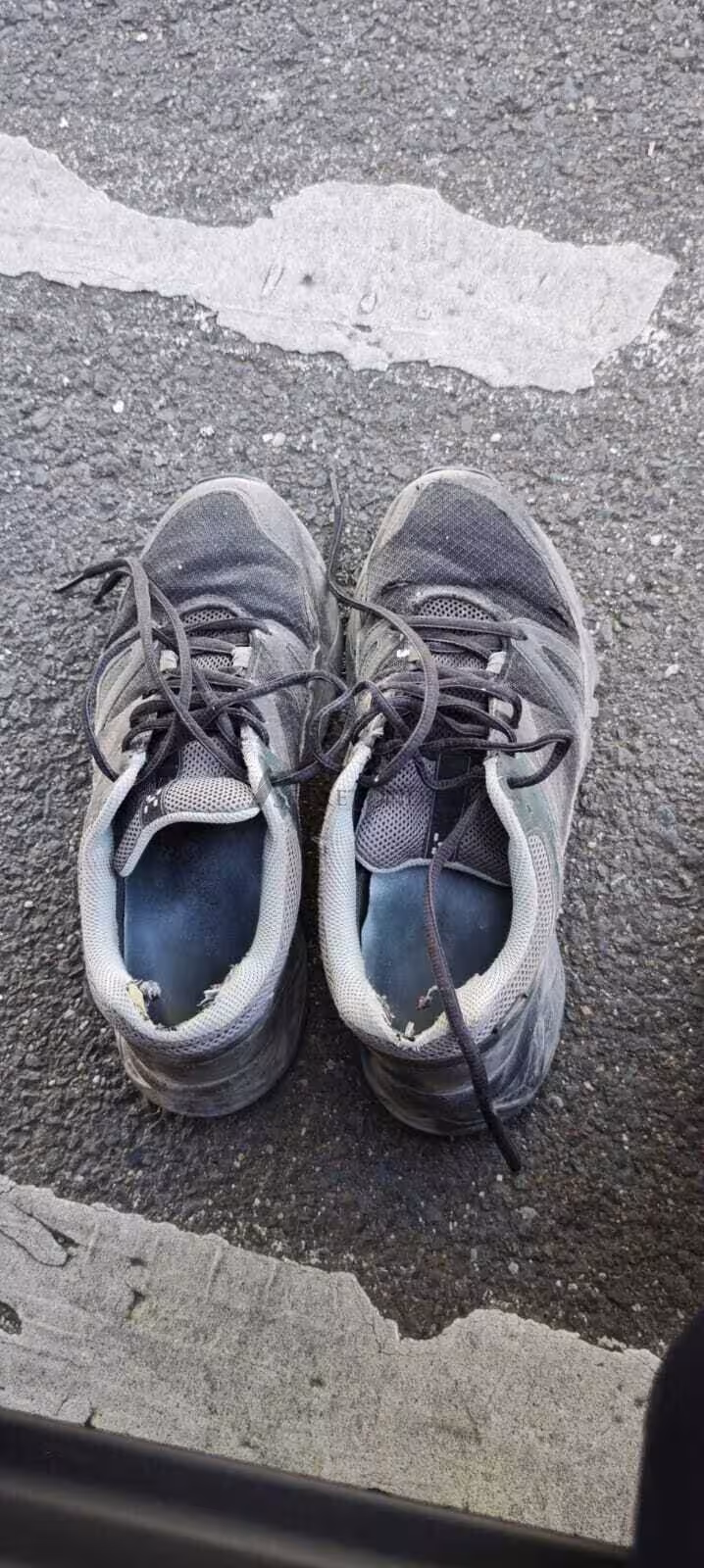 Viel getragene Wanderschuhe