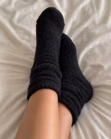Kategorie getragene Jeans & Hosen kaufen 5 Schwarze Kuschelsocken – 2 Tage getragen