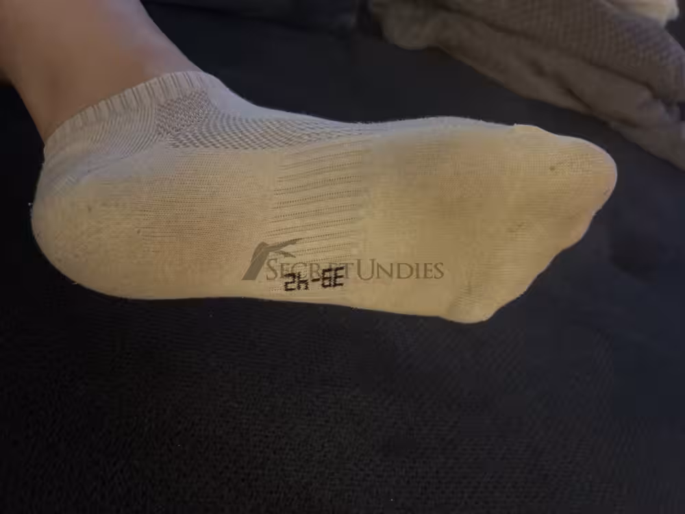 Weiße Sneakersocken 24 Std getragen – Bild 3