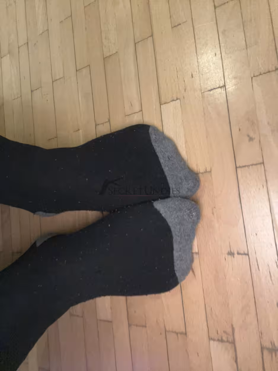 Verschieden farbige Socken - mind. 2 Tage getragen – Bild 4