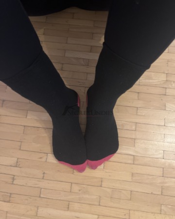 Verschieden farbige Socken - mind. 2 Tage getragen